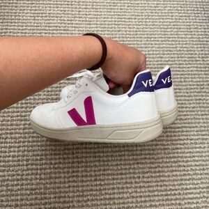 RARE $190 Veja Women’s Size 8